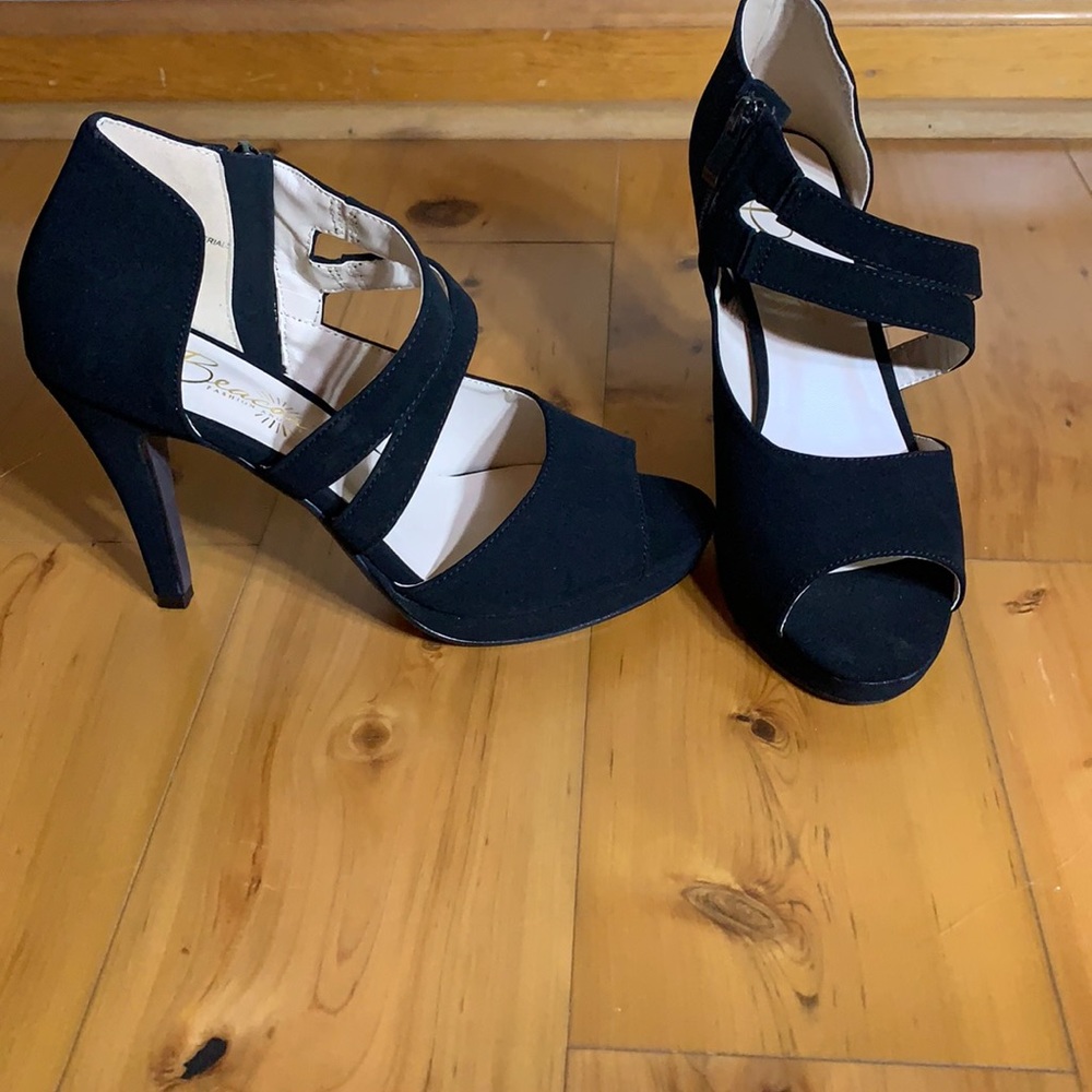 Black heeled shoes